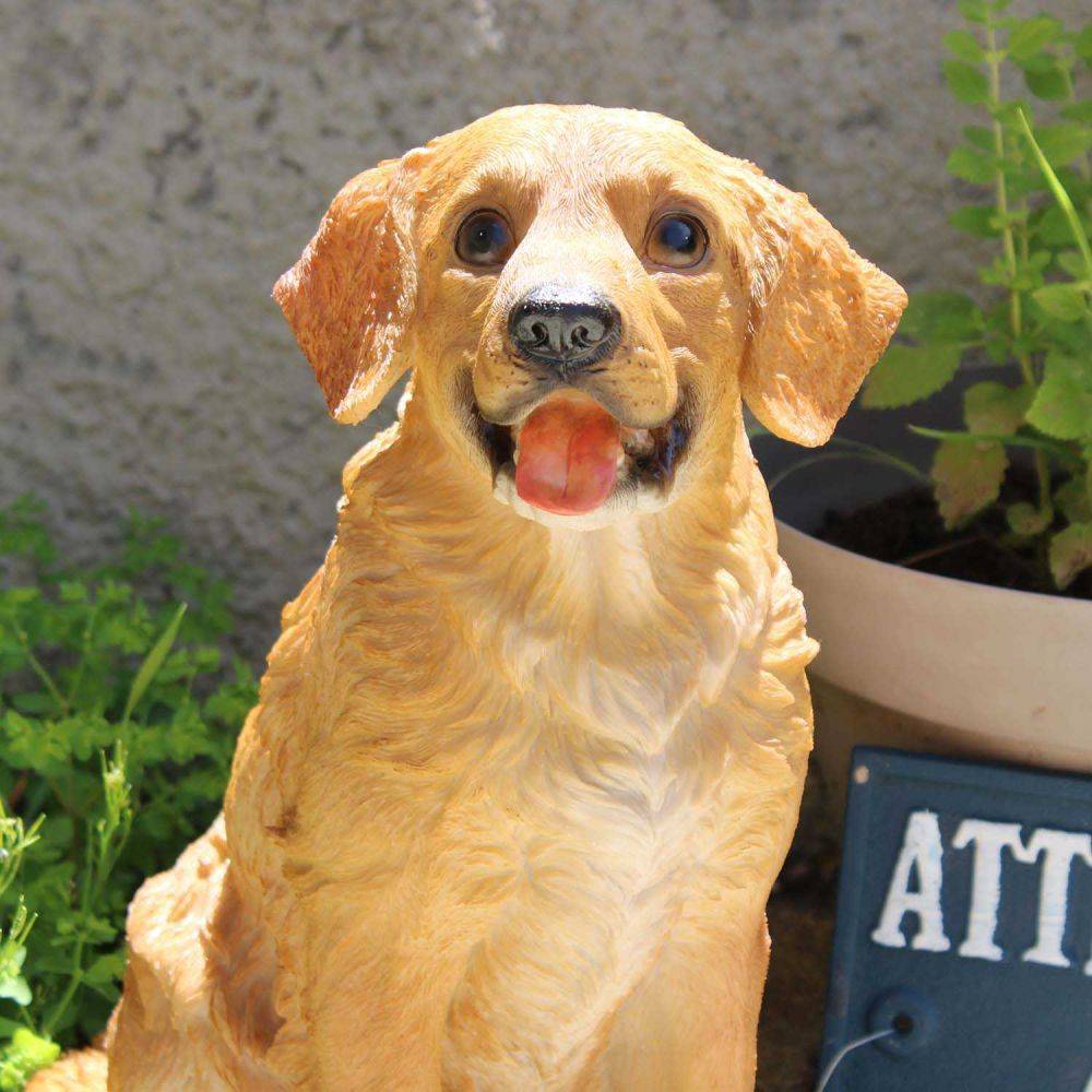 Farmwood Animals - Chien golden retriever en résine Assis - Imagen 3