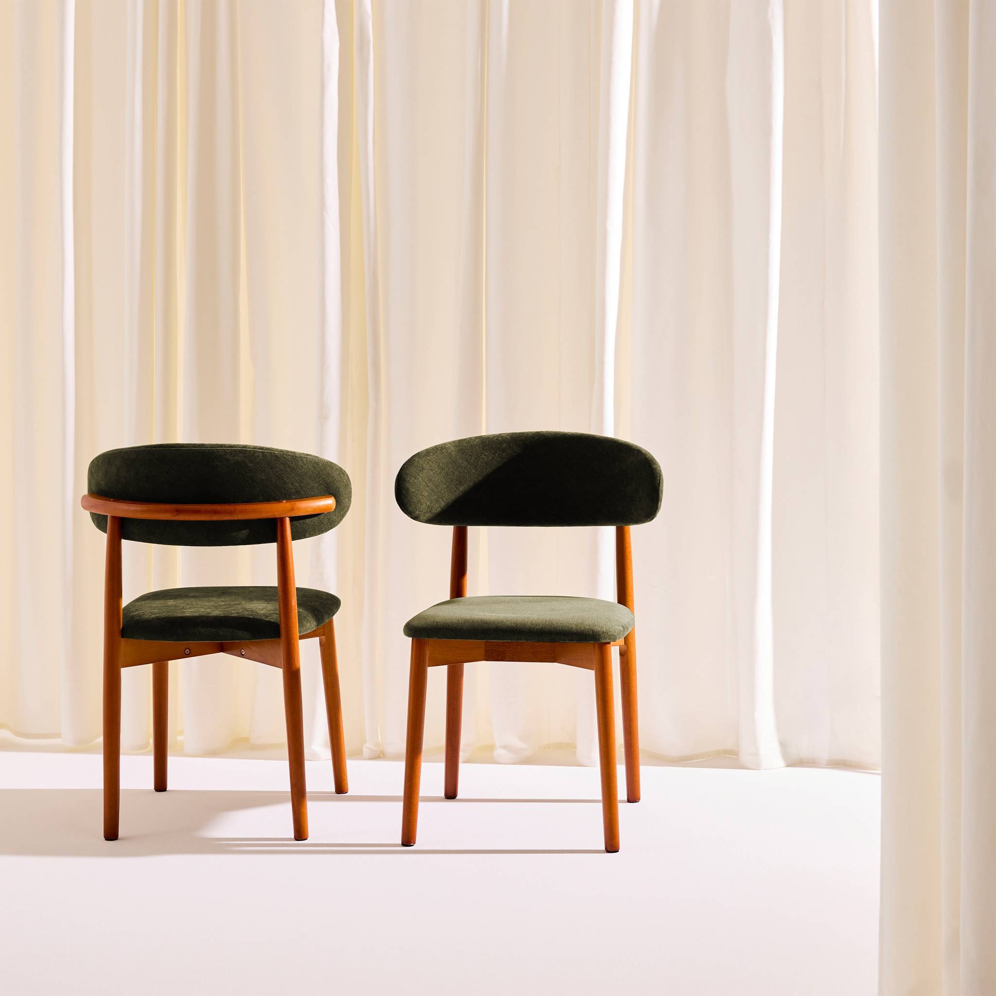 sweeek - Lot de 2 chaises bois d'hévéa noyer et tissu chenille kaki - Paola | sweeek - Image 3