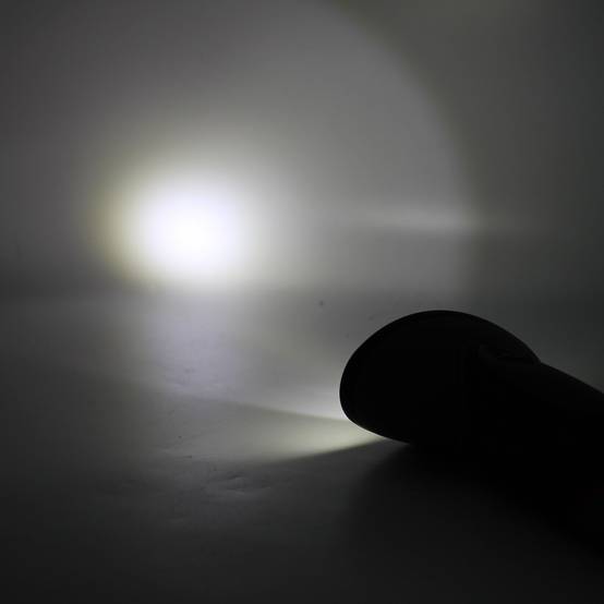 Lampe Torche Focus & Wide - LED Centrale 24 LEDs 4 Modes Soft Touch Portée 30 m - Image 5