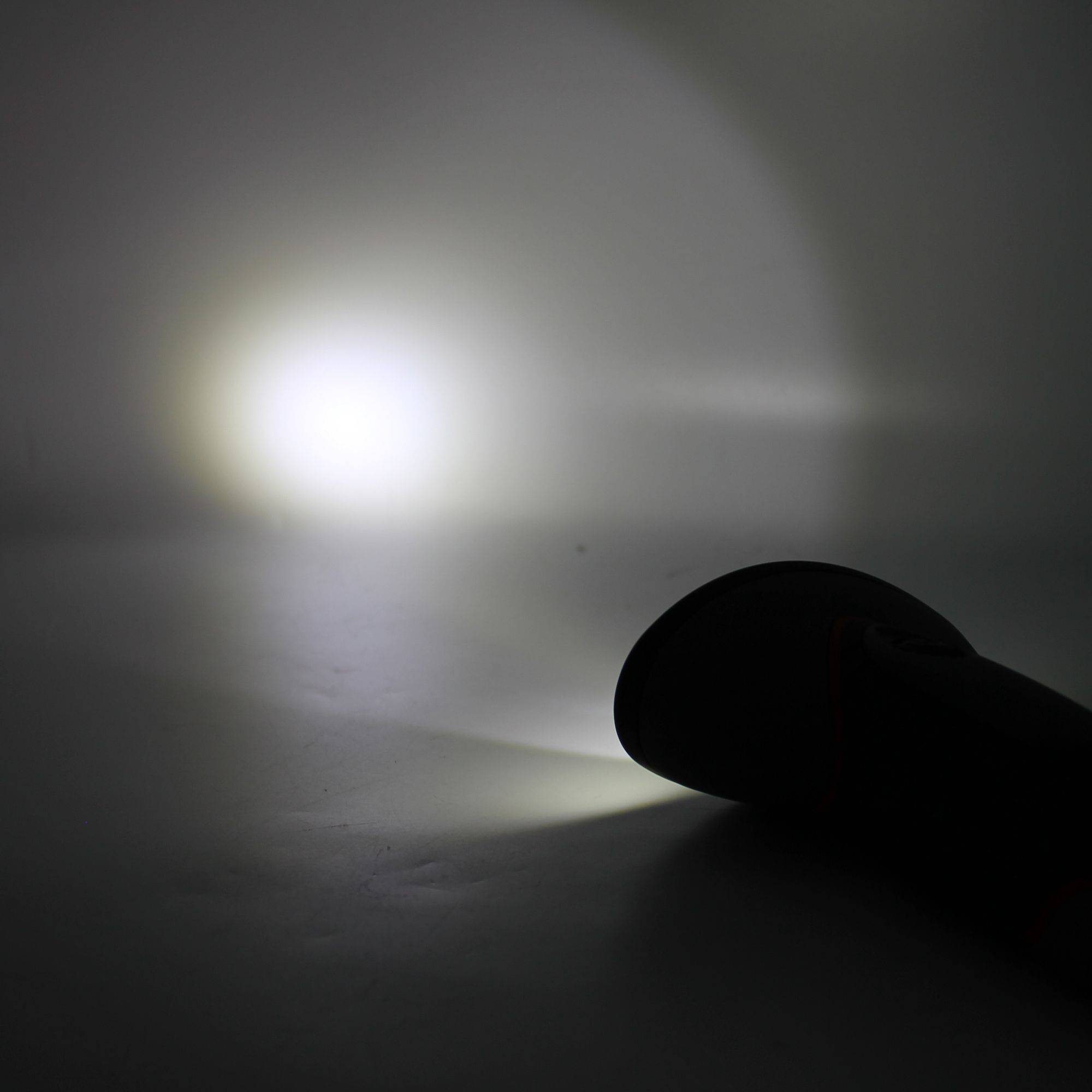 Lampe Torche Focus & Wide - LED Centrale 24 LEDs 4 Modes Soft Touch Portée 30 m - Image 5