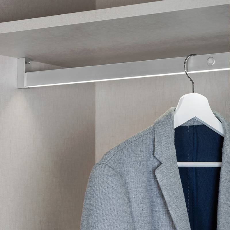 Emuca - Emuca 5074762 Barre De Penderie Pour Armoire Polux Avec Lumière Led Avec Détecteur De Mouvement (12v Dc), 858, Anodisé Mat. - Imagen 2