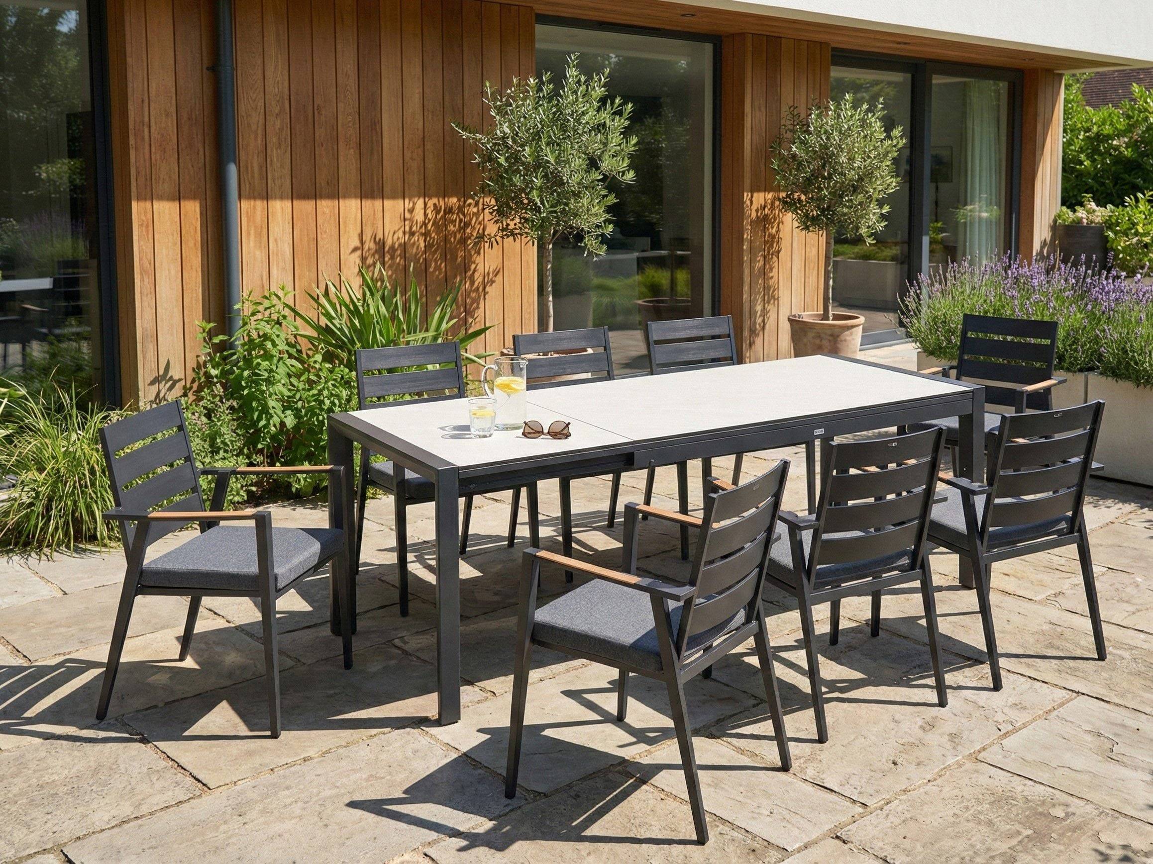 Beliani - Table de repas, 8 Personnes Panneau stratifié haute pression HPL Beige BINASCO - 90x220x75- Beliani - Image 1