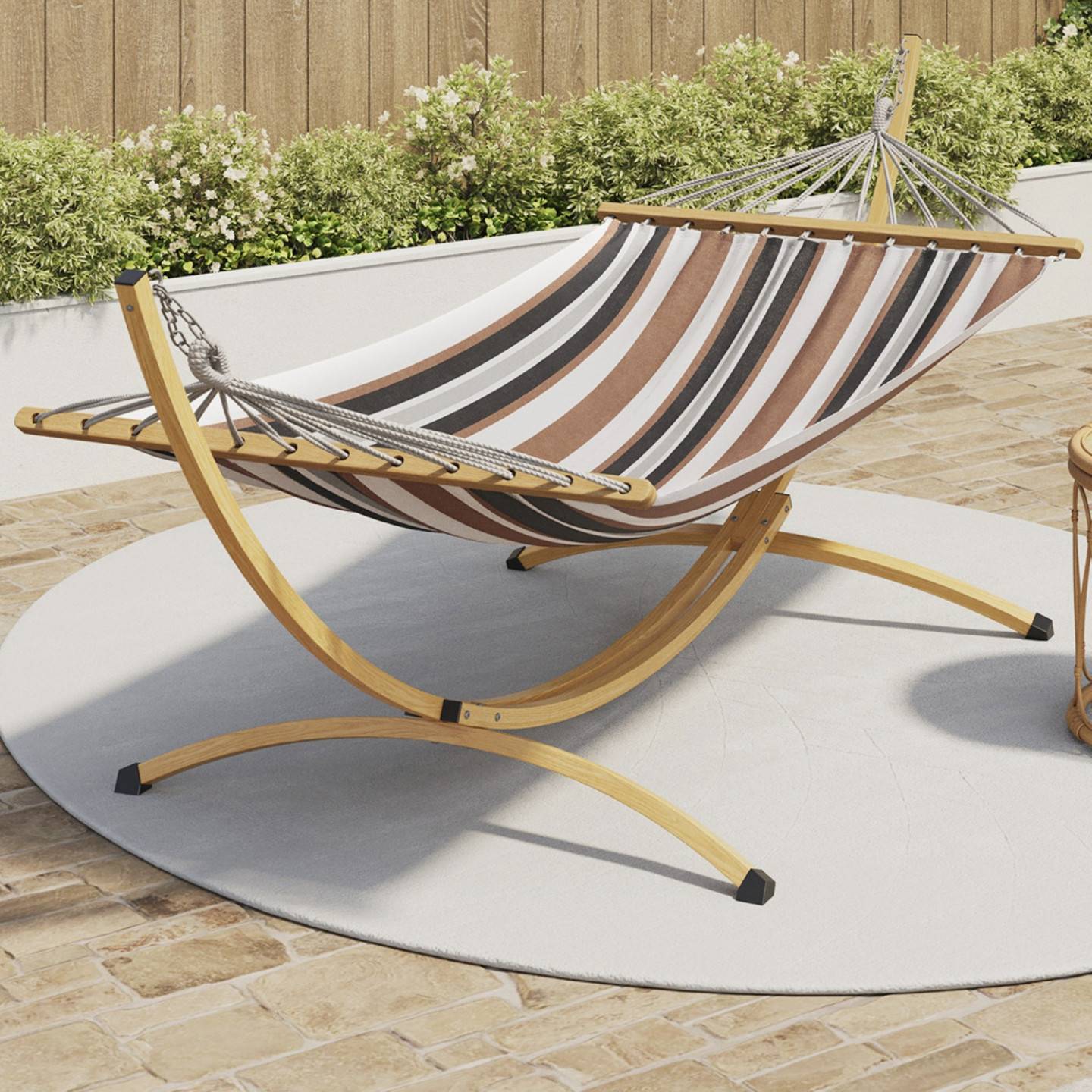 IDMARKET - Hamac XL avec support métal effet bois et toile rayée noire, blanche et chocolat - Image 1