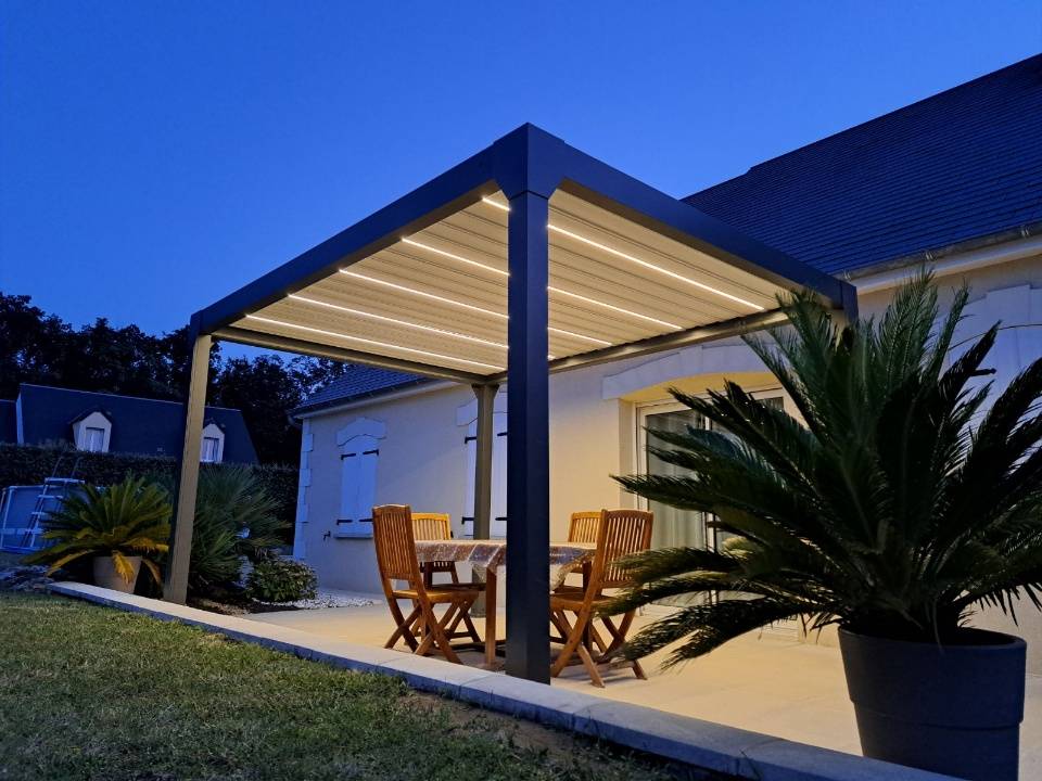 Pergola ALUMINIUM 12m² Bioclimatique 4x3 ACTUAL Gris Sable RAL2900 motorisée avec éclairage LED intégré by Green Outside