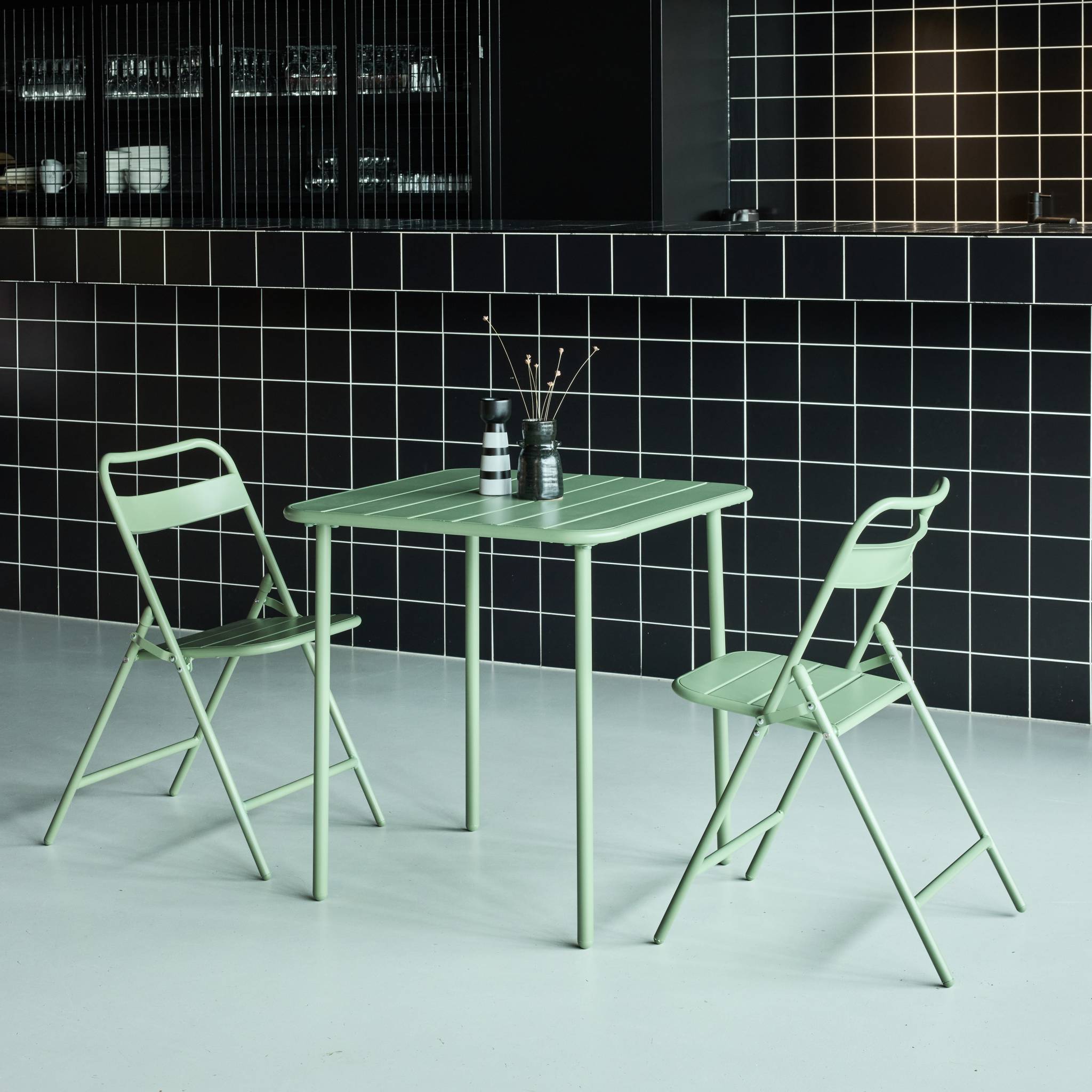 sweeek Table de jardin métal 2 fauteuils et 4 chaises terracotta acier traitement anti rouille