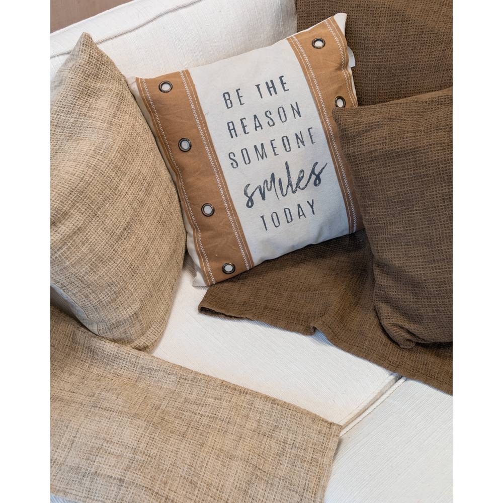 Aubry Gaspard - Coussin en coton beige à rivets - Imagen 2