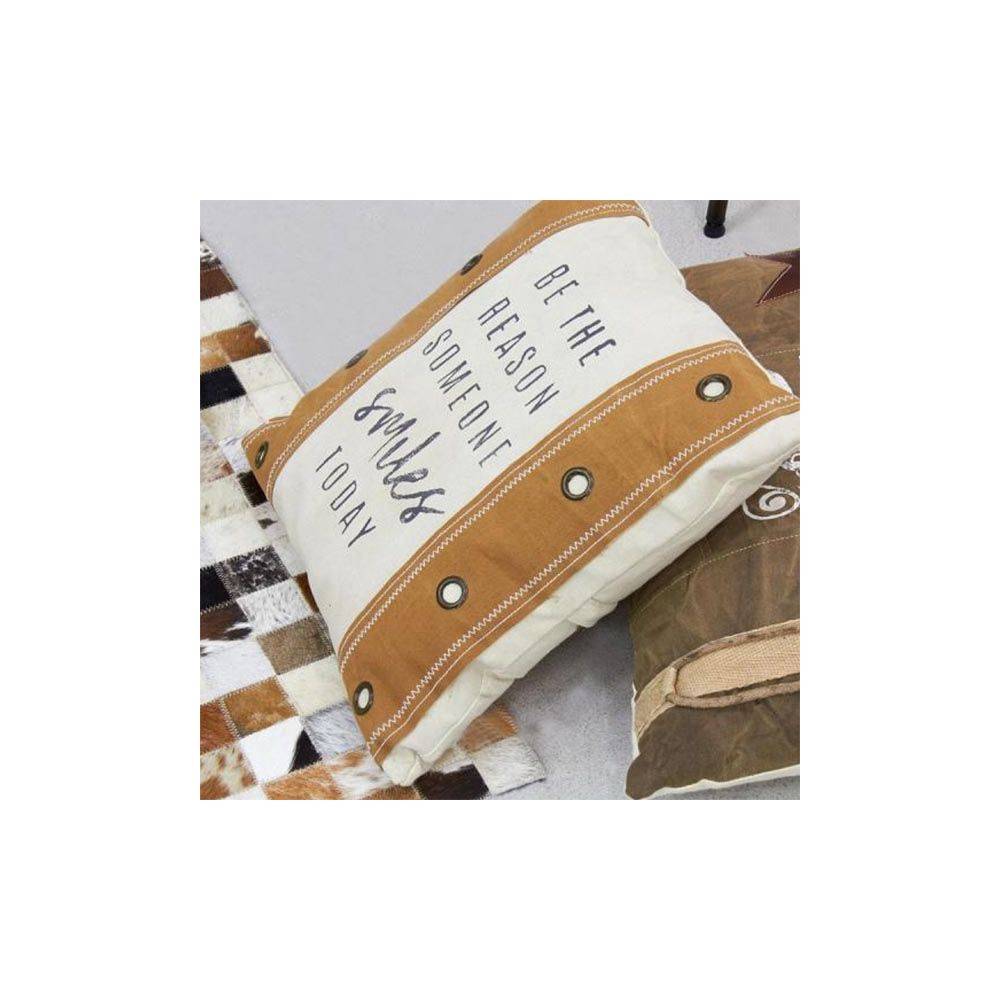 Aubry Gaspard - Coussin en coton beige à rivets - Imagen 4