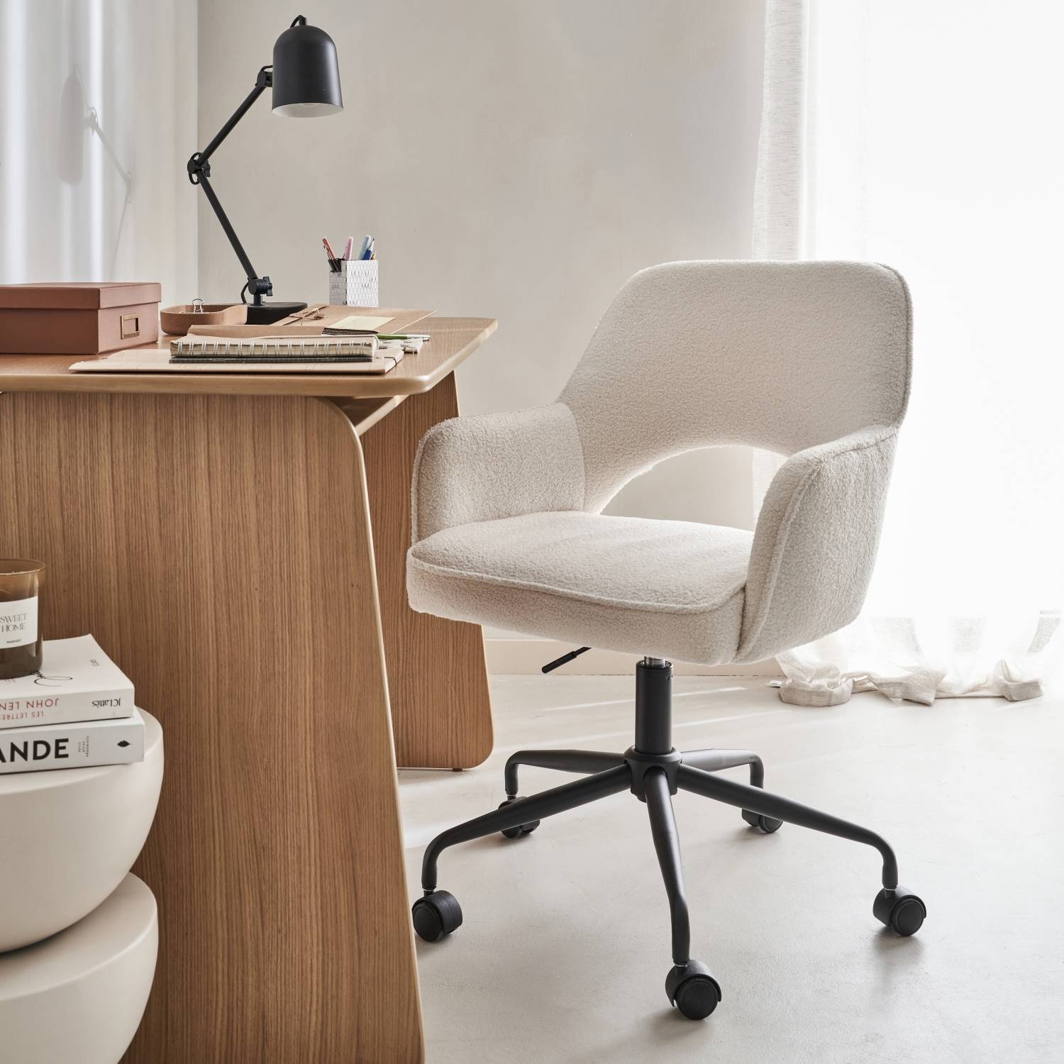 sweeek - Chaise de bureau à roulettes bouclettes blanche. Jim. L 60 x P 62 x H 89 / 99cm.  | sweeek
