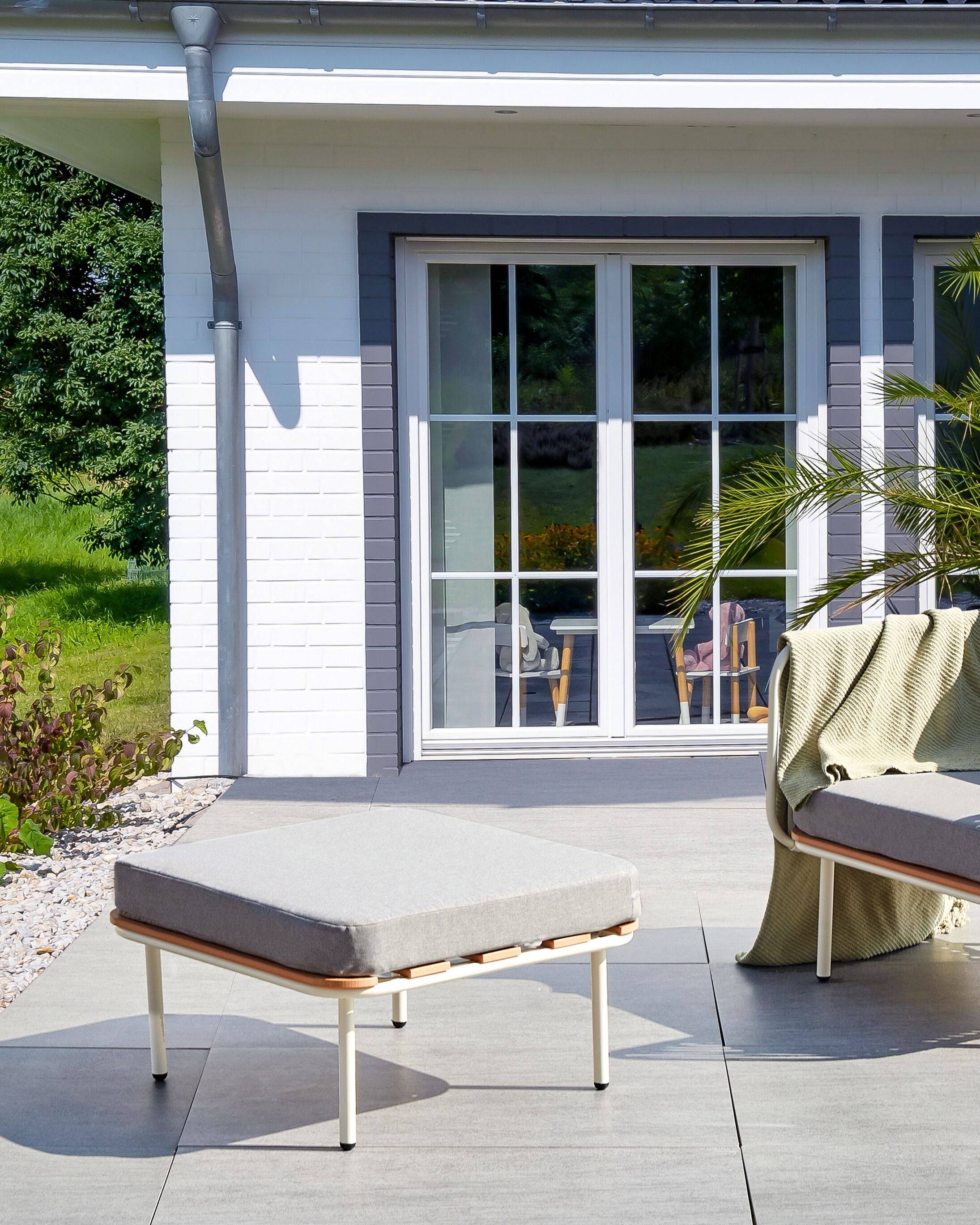 Beliani - Repose-pied Aluminium Gris SENISE - Beliani - Imagen 1