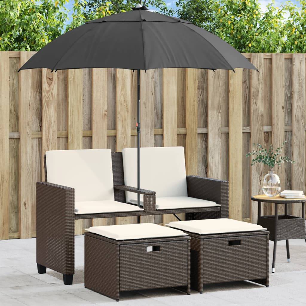 Canapé Extérieur 2 Personnes Rotin Synthétique avec Parasol et Poufs – Terrasse Brun – ComfortXL Outdoor Living - Image 1