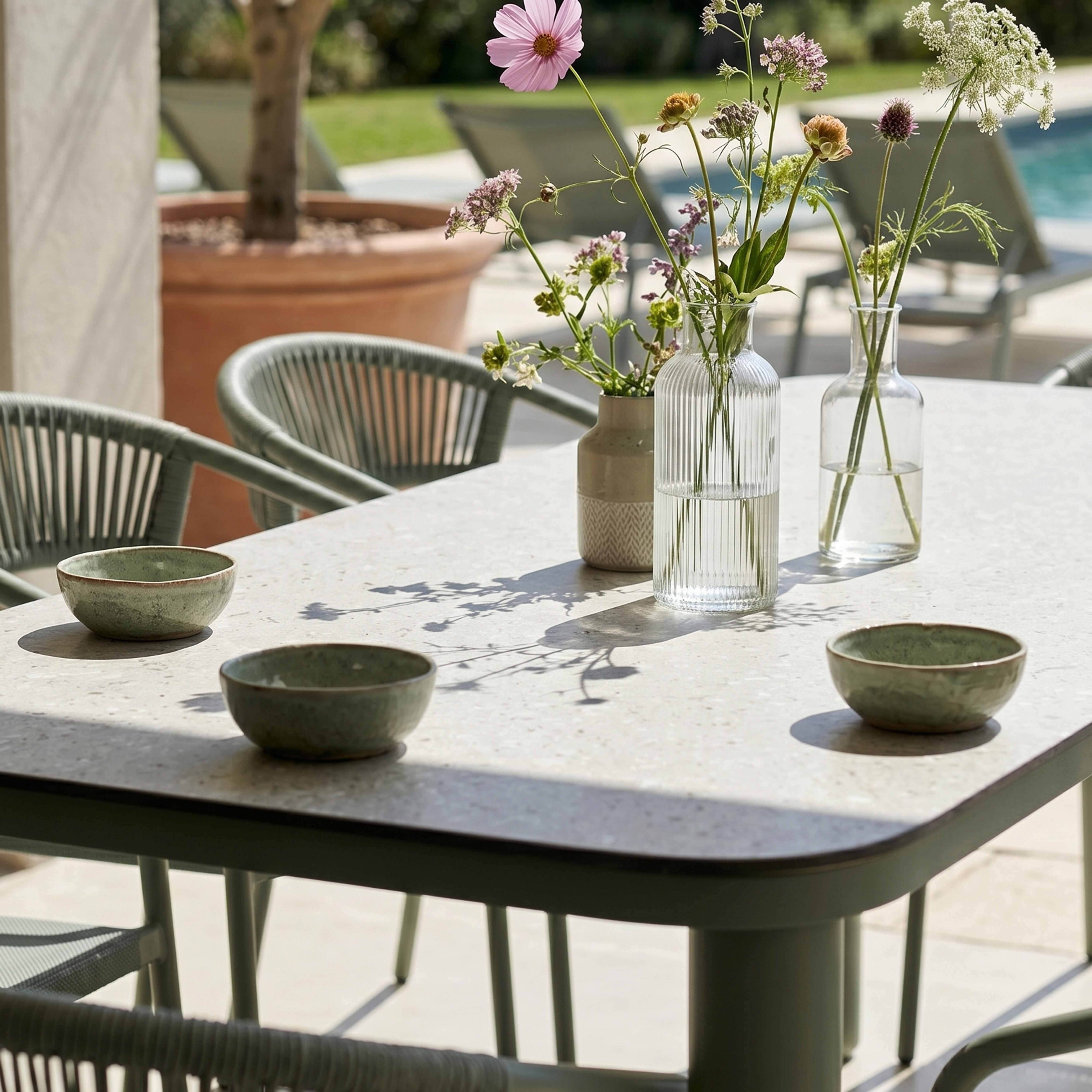 Oviala - Table de jardin aluminium 213x90 cm et 8 chaises textilène vert Nocera - Oviala - Image 4