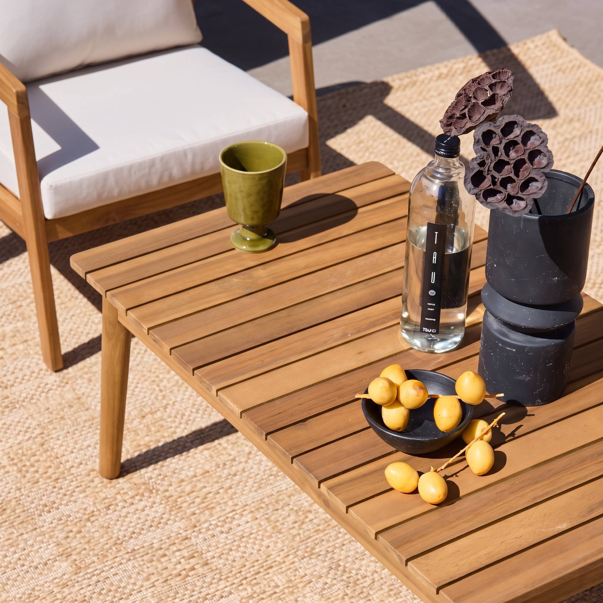 sweeek - Salon de jardin beige 4 places LOBERIA. bois d'acacia dossier avec lanières effet cuir | sweeek - Image 4