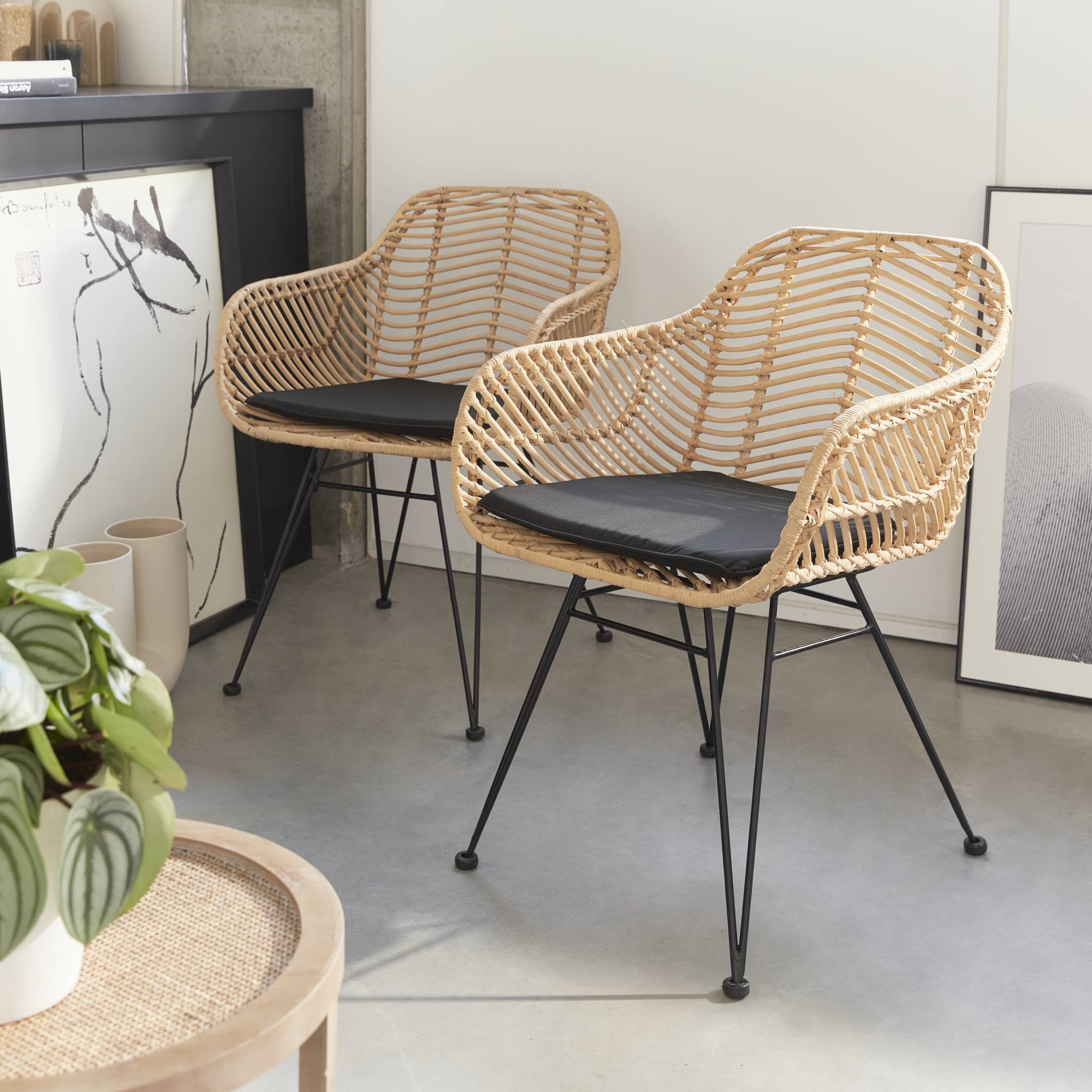 Lot de 2 fauteuils en rotin naturel et métal. coussin noir - Cahya - Imagen 2