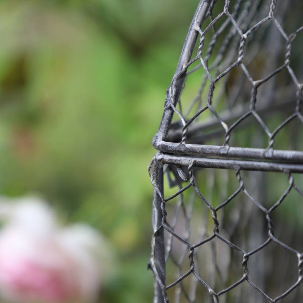 Cage à oiseaux bougeoir grillagée en métal gris 26 x 19 x 53 cm Chemin de campagne - Image 5