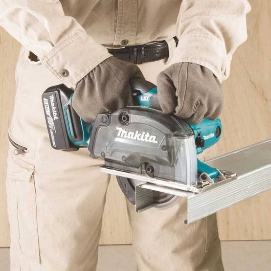 Scie circulaire à métaux 18 V Li-Ion 5 Ah Ø 136 mm MAKITA - 2 batteries 18V 5.0Ah - chargeur - MacPak- DCS552RTJ - Image 7