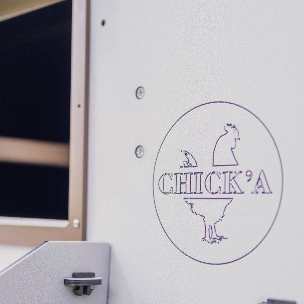 Chick'a - Poulailler 4 poules Harmony en plastique recyclé - Image 3