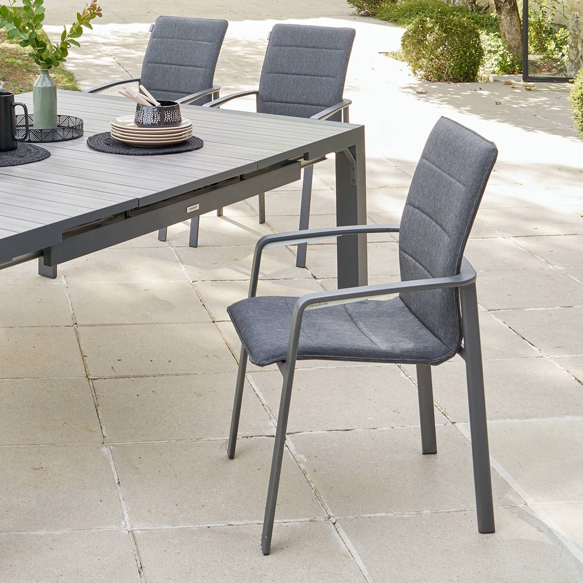 Hesperide - Fauteuil de jardin empilable "Diese" anthracite & graphite en aluminium traité époxy Hespéride - Image 1