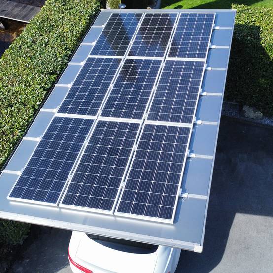 Carport simple avec 6 panneaux solaires - charge de toiture 100kgs/m² - Anodisé coloris inox brillant - Ximax rallongé Linea - Image 4