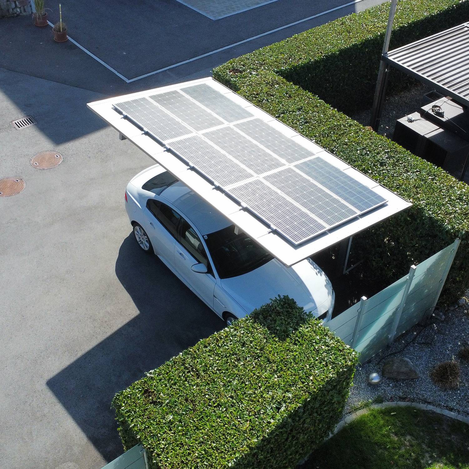 Carport simple avec 6 panneaux solaires - charge de toiture 100kgs/m² -  Anodisé coloris inox brillant - Ximax rallongé Linea - Image 5