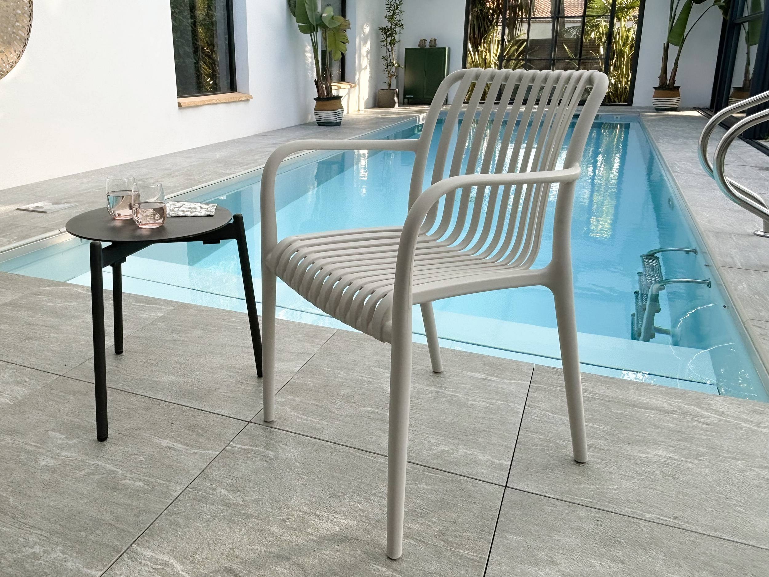 Fauteuil de jardin empilable en Polypropylène - Sable - TIAGO - Image 1