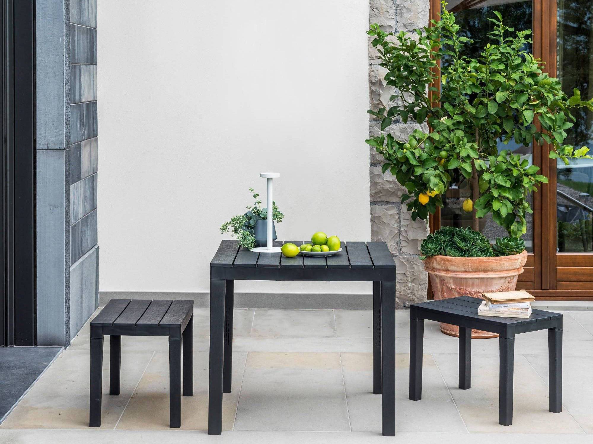 Dmora - Salon d'extérieur Moncalieri, Composition de jardin avec 1 table carrée et 2 bancs, Salon intérieur et extérieur de Pic Nic, Anthracite - Dmora - Imagen 4