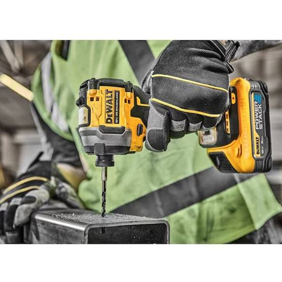 Kit 2 outils DEWALT 2 batteries 18V 5Ah POWERSTACK Perceuse à percussion DCD805 + Visseuse à chocs DCF850 - DCK2050H2T-QW - Image 4