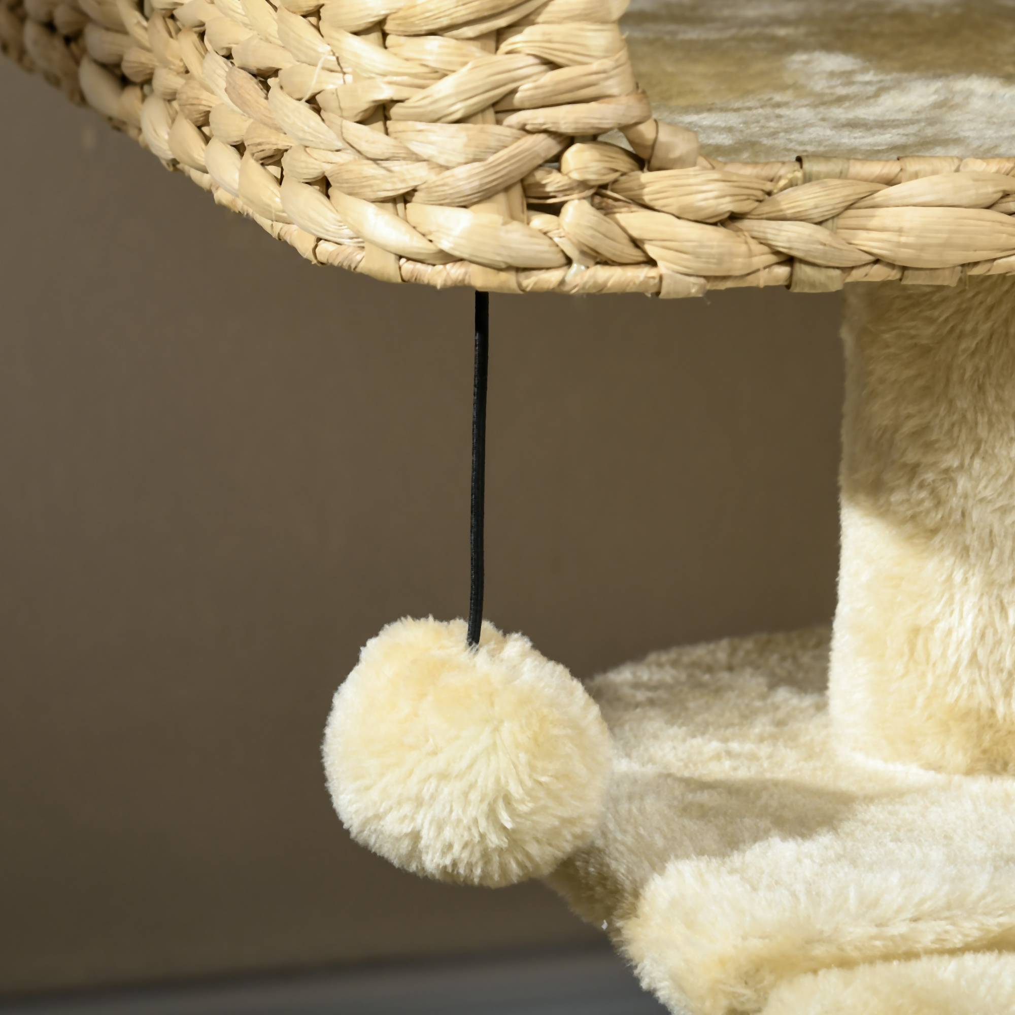 Arbre à chat 98cm avec 2 surfaces de repos, balle de jeu, poteaux sisal pour chats jusqu'à 6kg beige - Image 7
