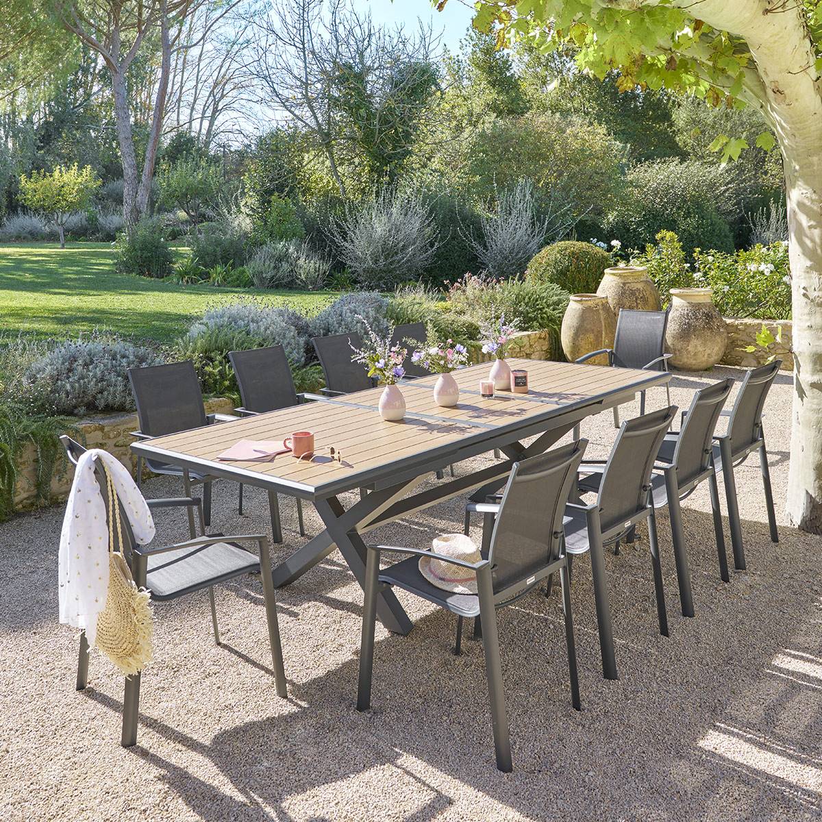 Hesperide - Table de jardin extensible "Axiome" effet bois honey & graphite 10 places en aluminium - Hespéride - Image 1
