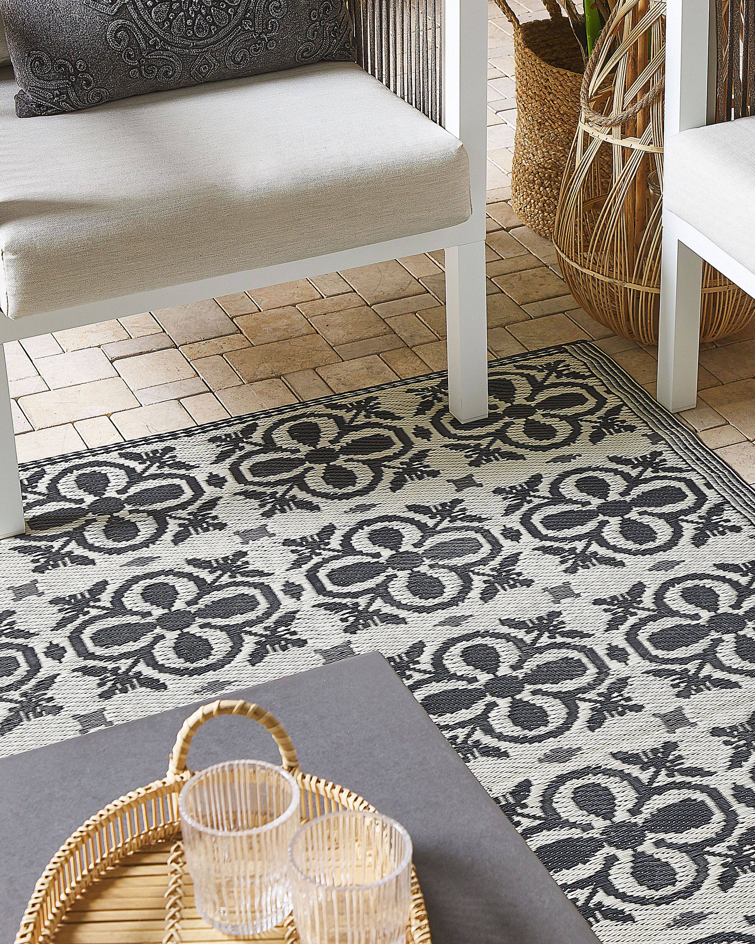 Beliani - Tapis Extérieur et Intérieur Noir et Blanc en Polypropylène Motif Floral Idéal pour Salon ou Terrasse au Style Moderne 120 x 180 cm Beliani - Imagen 2