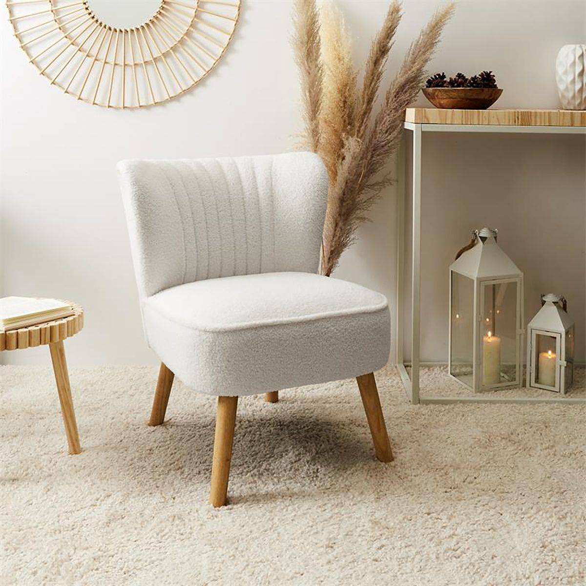 ALTOBUY - Fauteuil en Tissu Bouclettes Blanc Pieds Bois Naturel - KELIOS - Image 2