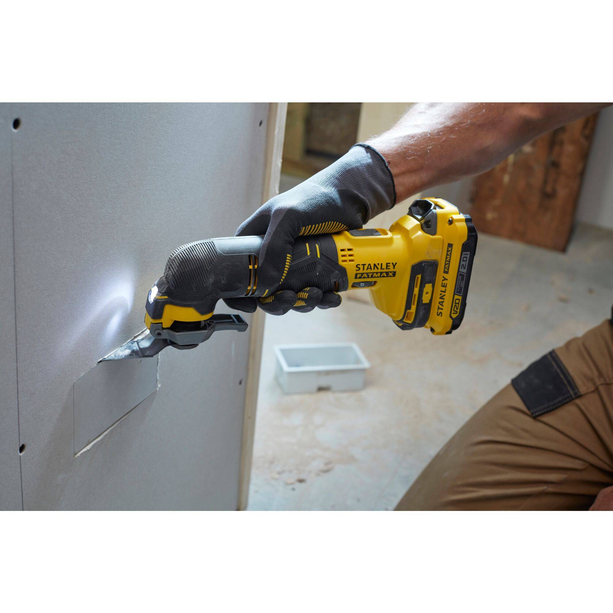 stanley - Outil multifonction rotatif 18V, 8000-18000 osc/min, Gamme FATMAX V20 SFMCE500D2K-QW - Livré avec 1 Mallette, 2 batteries 2 Ah, 1 chargeur 2Ah - Image 4