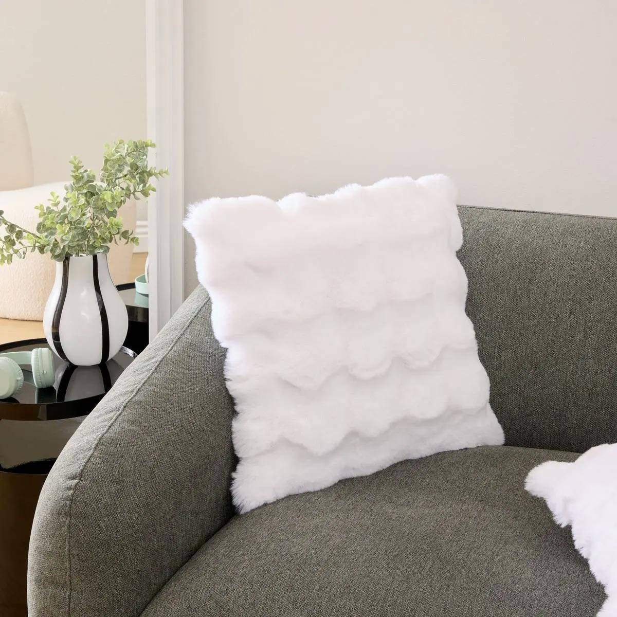 Coussin Imitation Fourrure 3D "Zephy" 45x45cm Blanc - Image 4