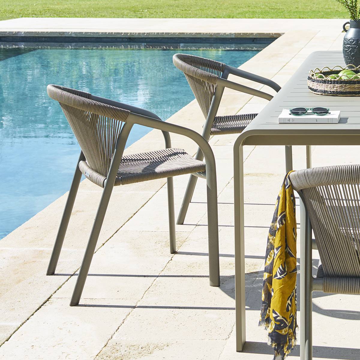 Hesperide - Fauteuil de jardin empilable "Riu" Cappucino & café aluminium  Hespéride - Image 1