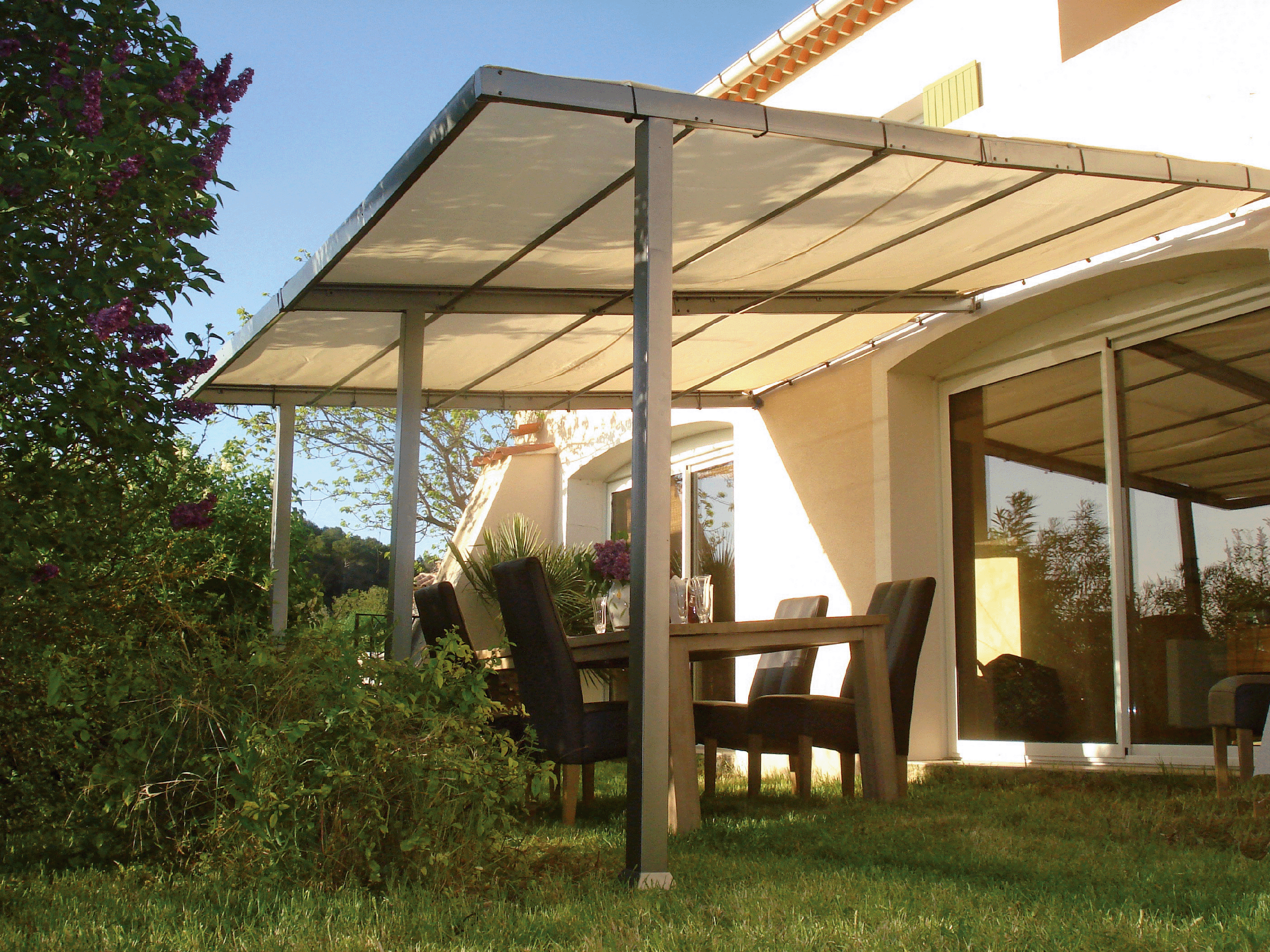 Couleurs du monde - Philadelphia - Pergola adossée en aluminium 3,5x4m avec toile d'ombrage 350gr/m² - Couleurs du Monde - Imagen 1