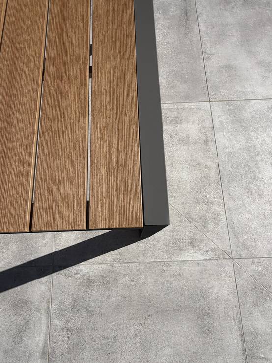 Dcb Garden - Table de jardin 4 places en alu plateau polywood aspect bois - Gris anthracite - TONGA - Image 8