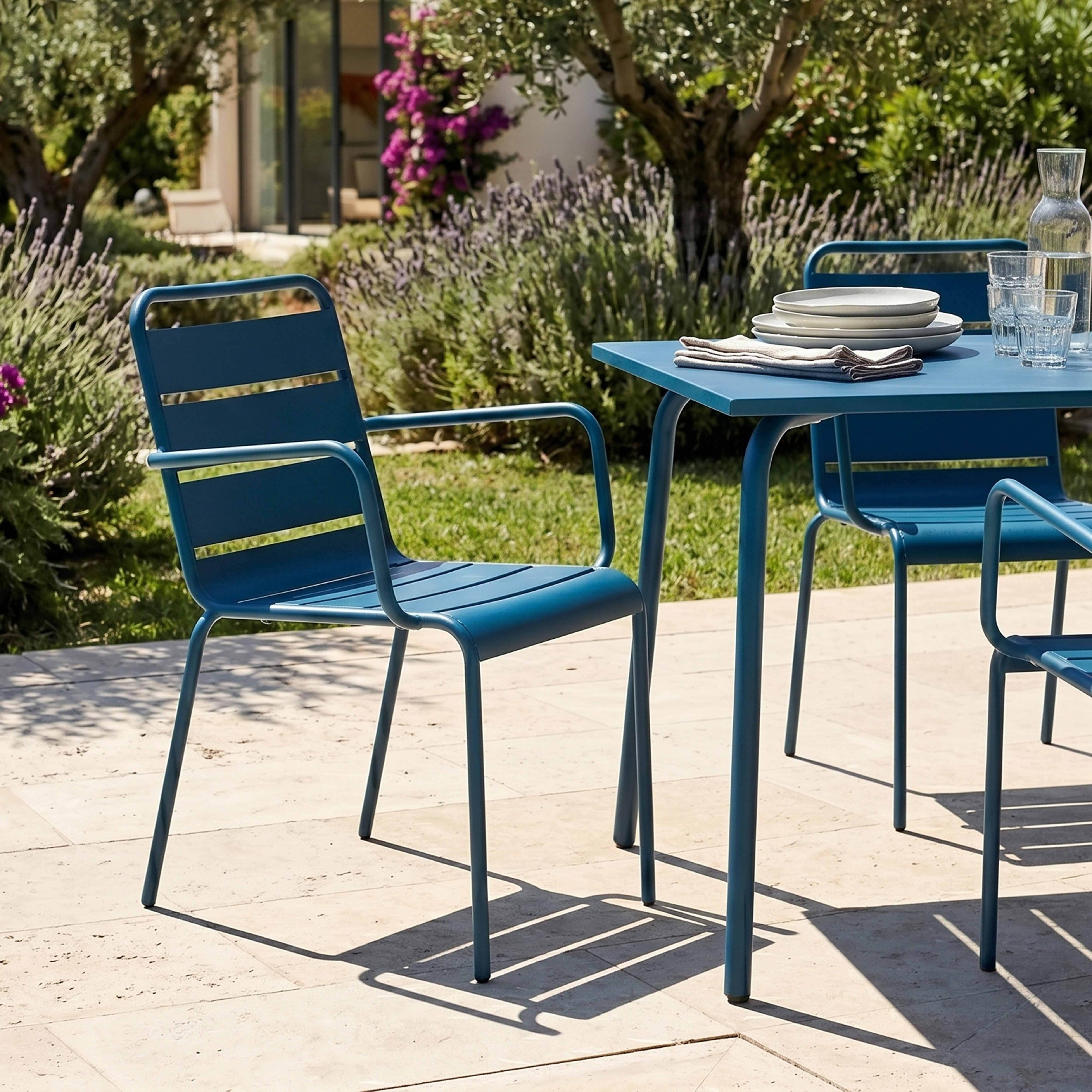 Oviala - Ensemble table de jardin 120 cm et 4 fauteuils en métal bleu pacific Palavas - Oviala - Imagen 4