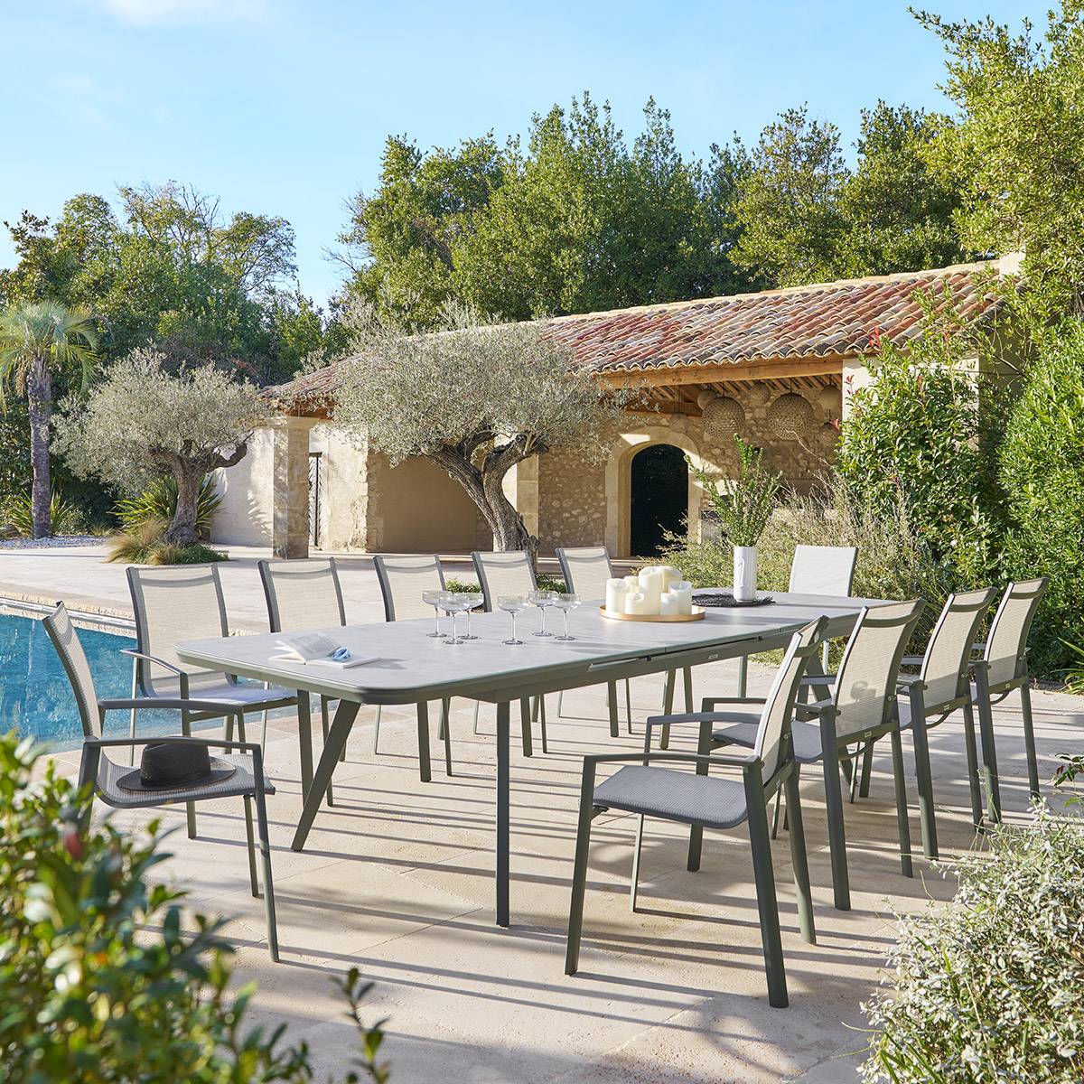Hesperide - Table de jardin extensible "Pulpy" vert laurier & gris granite 12 places en aluminium verre et céramique - Hespéride