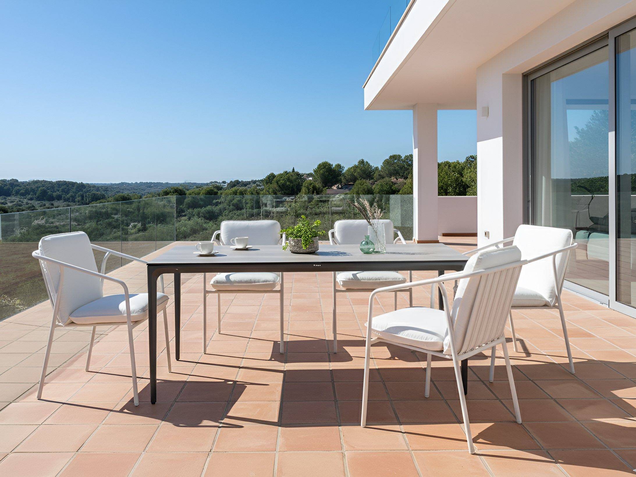 Beliani - Table de repas, 8 Personnes Panneau stratifié haute pression HPL Gris clair SOVARETO - 90x180x75- Beliani - Image 1