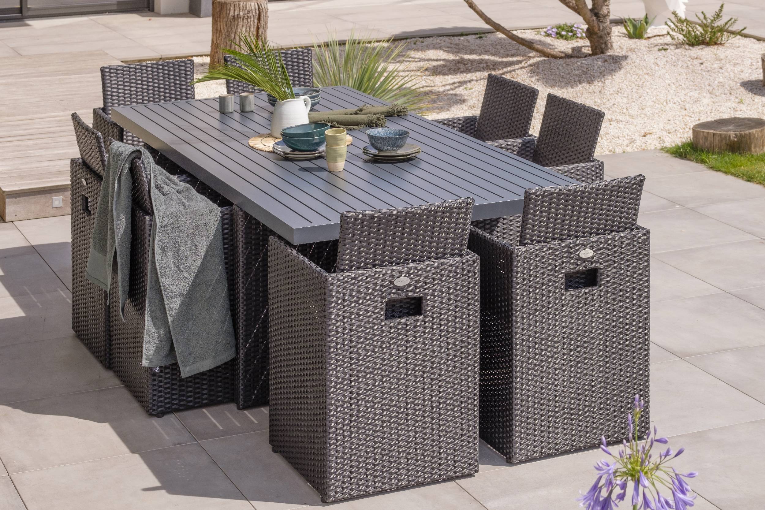 Dcb Garden - Ensemble repas encastrable 8 places résine tresséee - Noir - PVC-8-ALU - Imagen 1