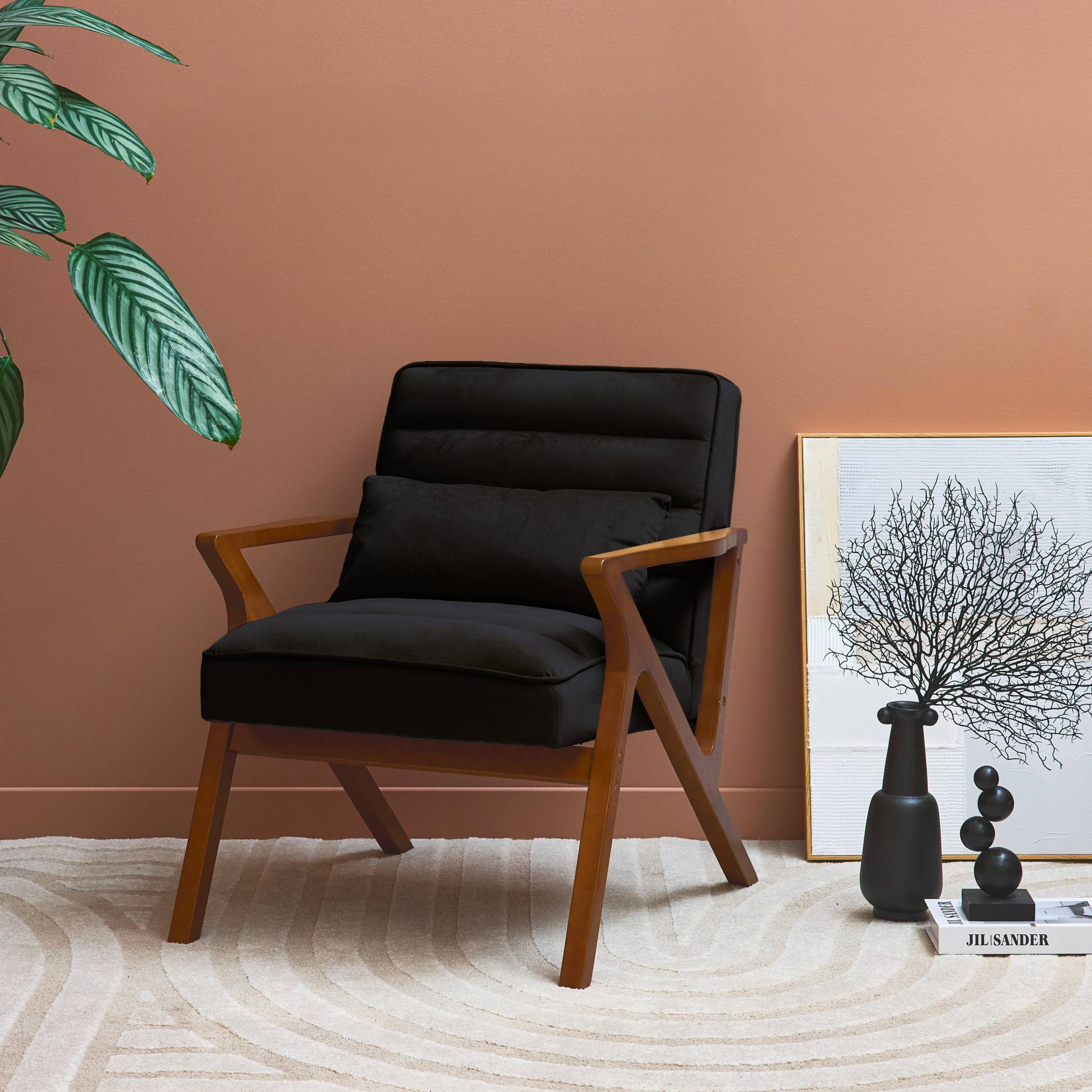 sweeek - Fauteuil scandinave bois d'hévéa et velours noir | sweeek - Image 3