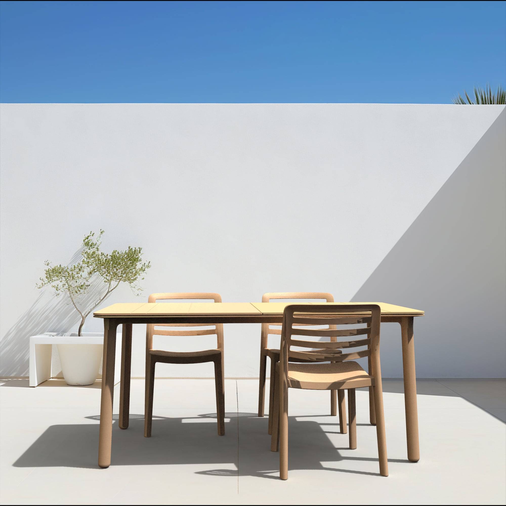 Table rectangulaire recyclée extérieur 160x90 jaune feu NOA garbar - Image 7