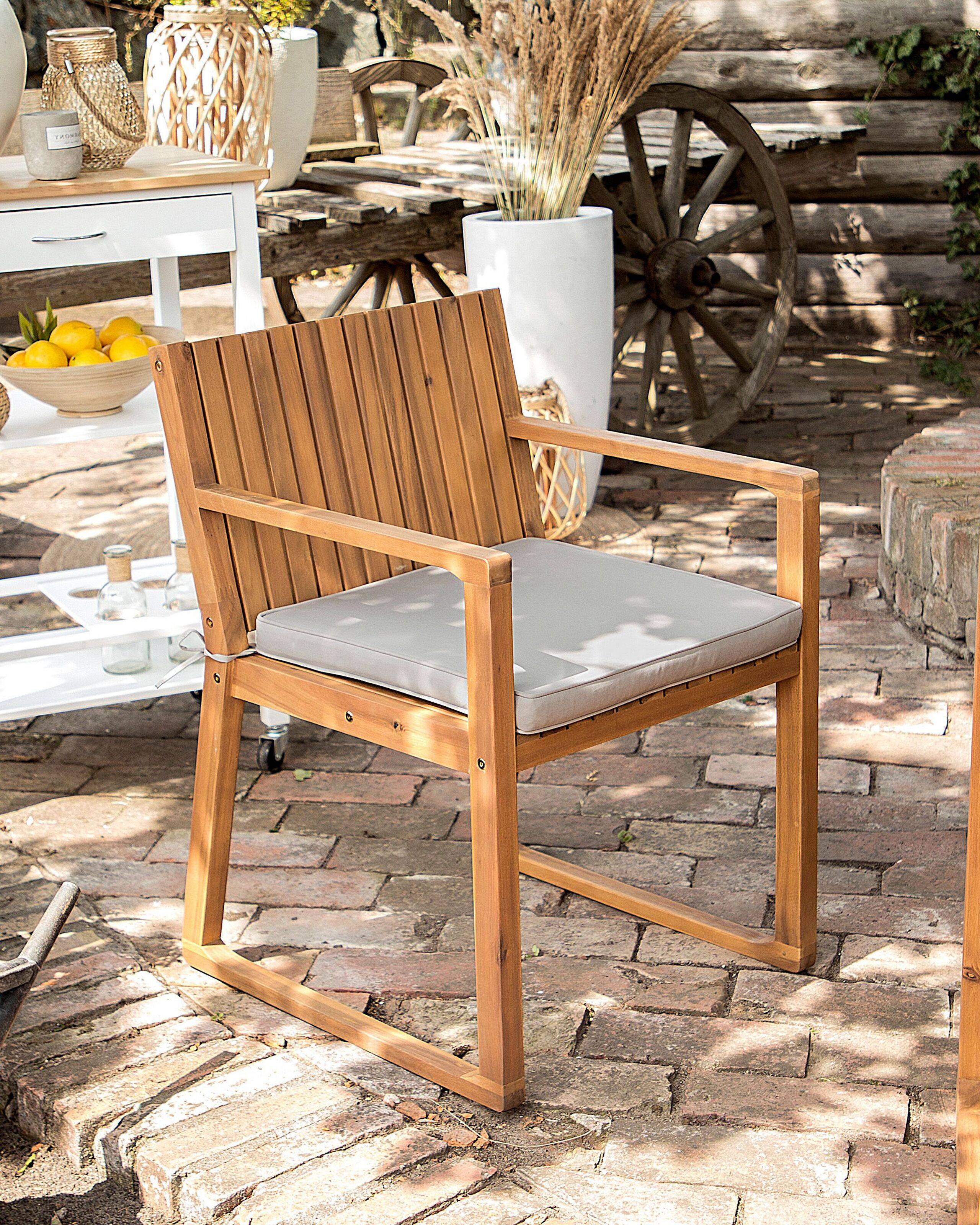 Beliani - Lot 8 Chaises de Jardin ou Terrasse en Bois d'Acacia Résistant avec Coussins Gris Beiges Matières Durables Confort d'Assise Optimal Beliani - Imagen 2