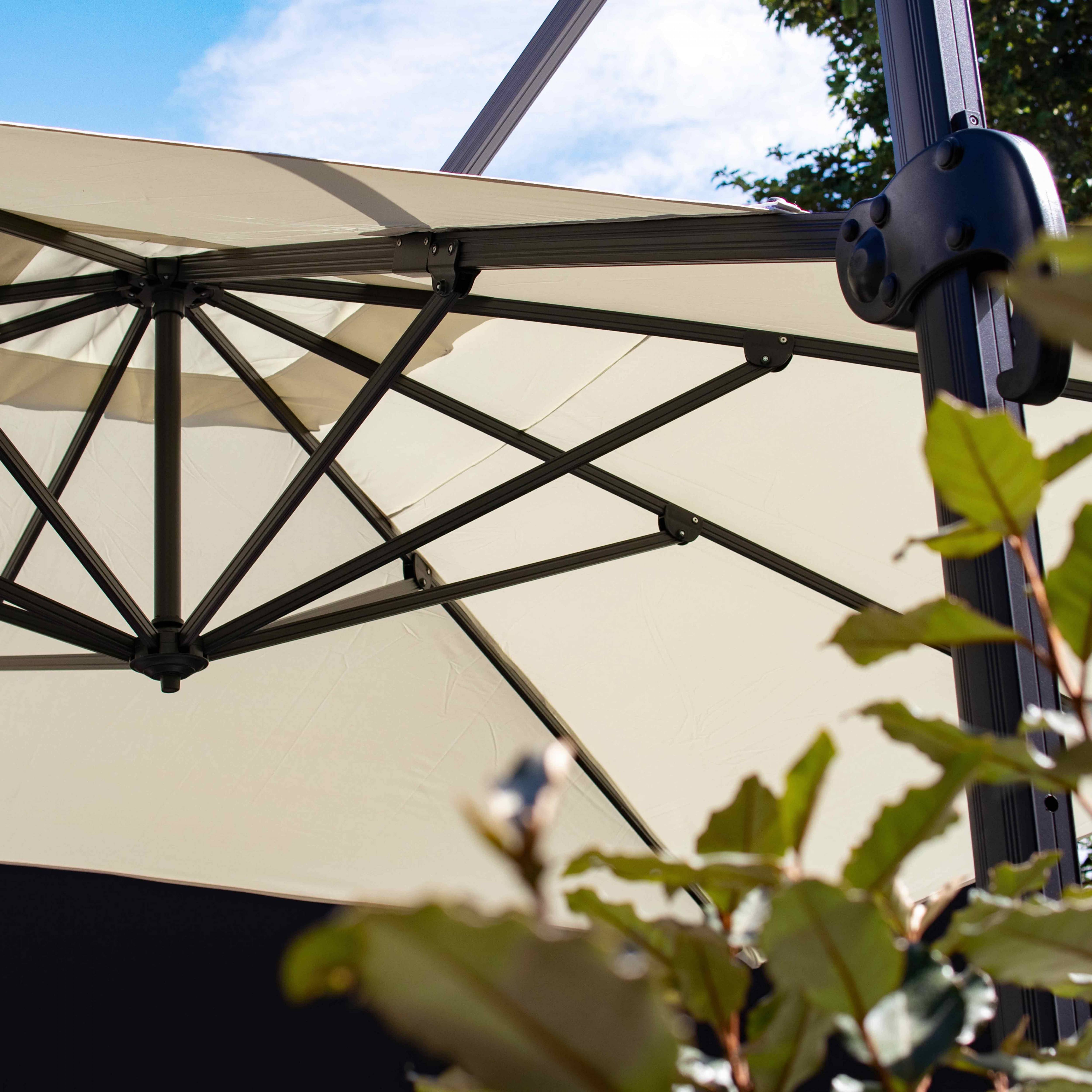 Oviala - Parasol déporté 4x3 m 360° inclinable + 4 dalles à lester blanc Caserta - Oviala - Image 6