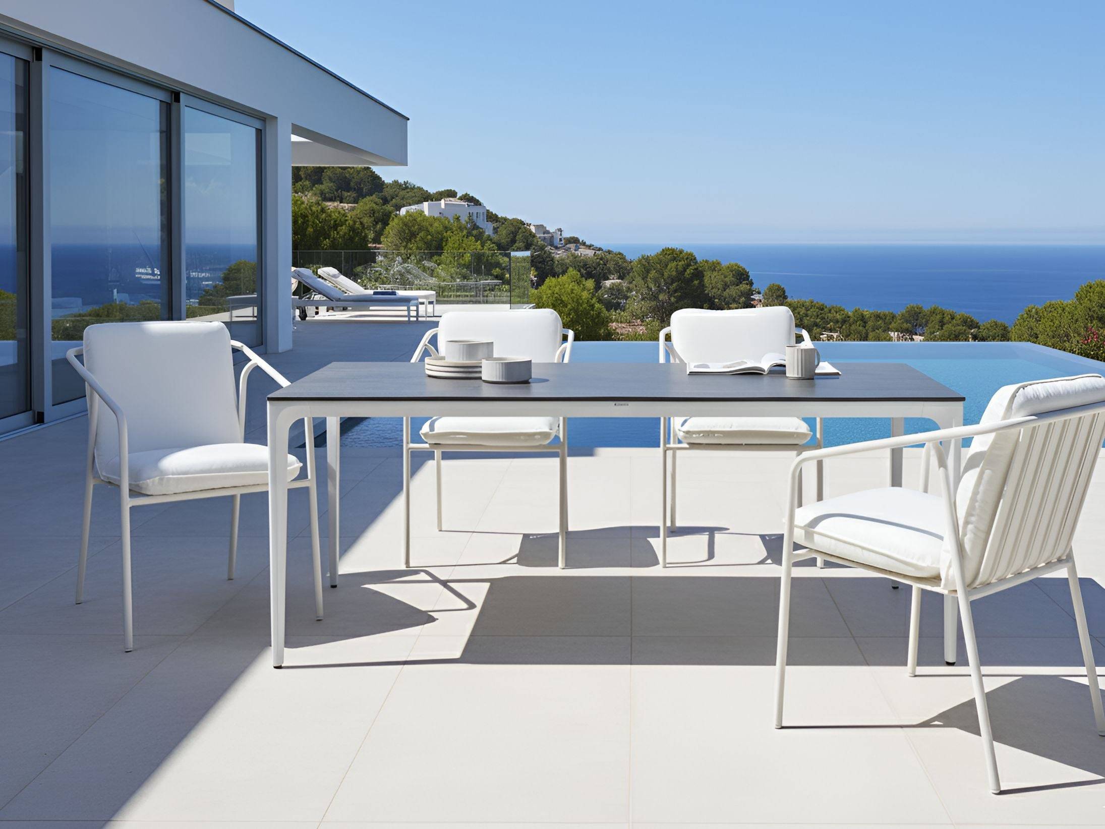 Beliani - Table de repas, 8 Personnes Panneau stratifié haute pression HPL Gris foncé SOVARETO - 90x180x75- Beliani - Image 1
