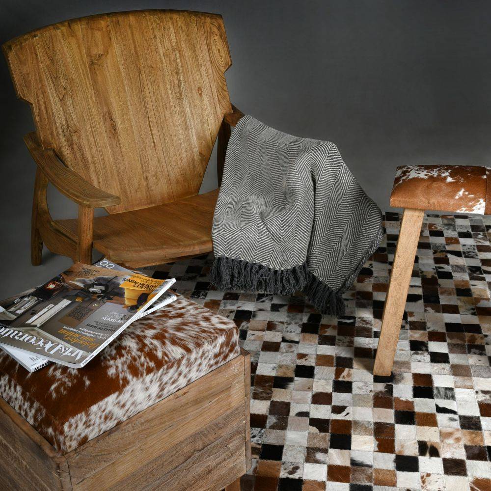 Aubry Gaspard - Coffre pouf carré en bois recyclé et peau de vache - Imagen 2