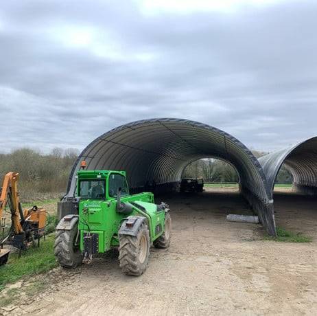 Plastidis - Abri tunnel largeur 9.30 m pas à 1.50 m - Long 16.50 m, type 450µ vert/blanc, Façade Pas de façade ni de porte, Fix. Sol enrobé - Imagen 6