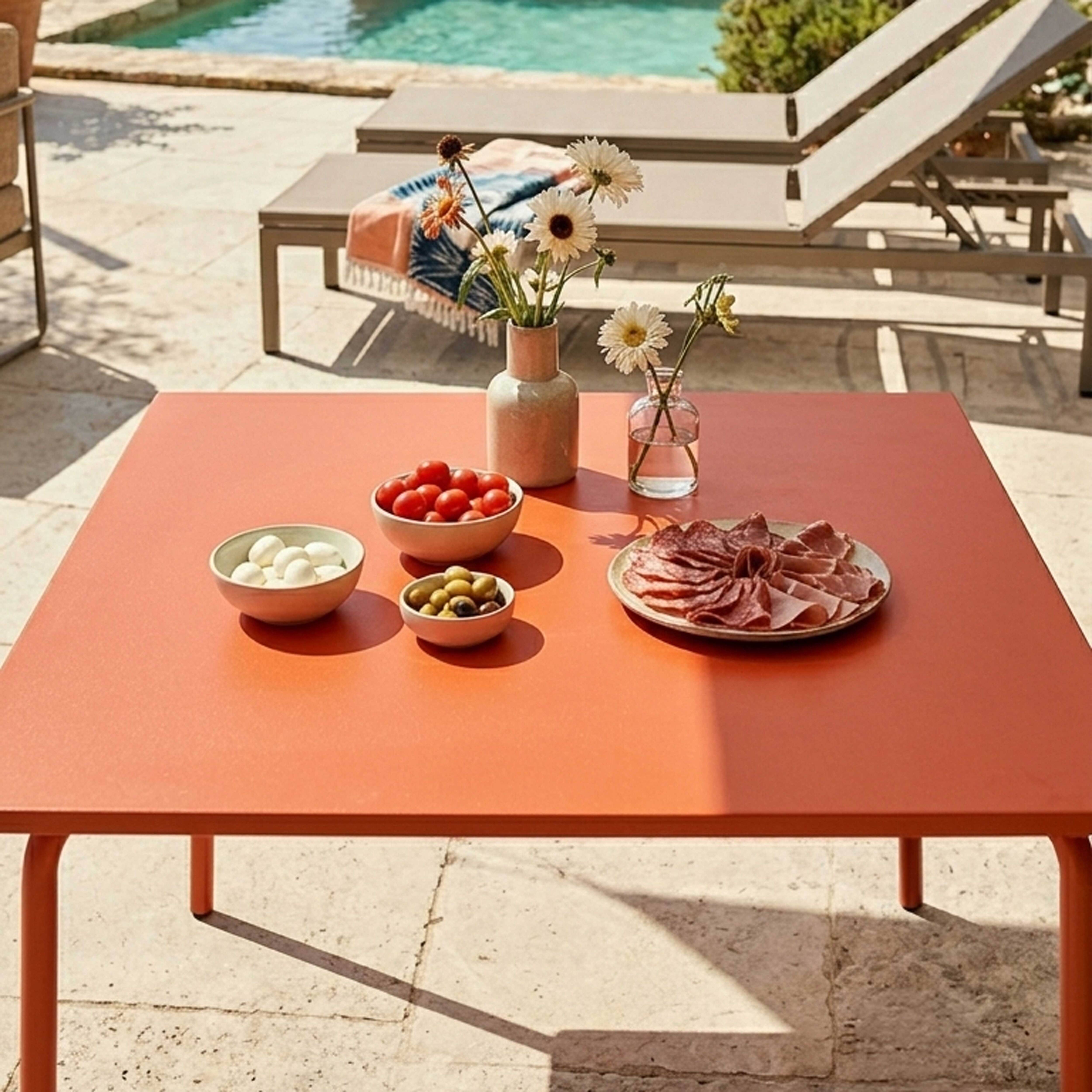 Oviala - Table de jardin carrée en métal 8 places 120 cm orange Palavas - Oviala - Imagen 4