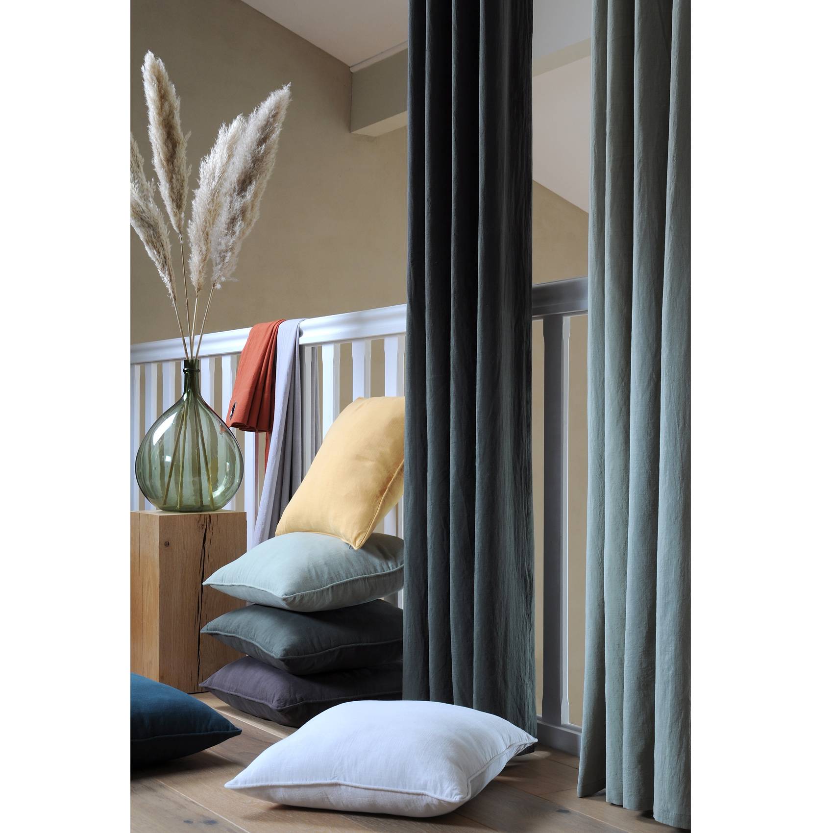 Lovely Casa - Coussin Windsor passepoilé uni - LOVELY CASA - Imagen 3