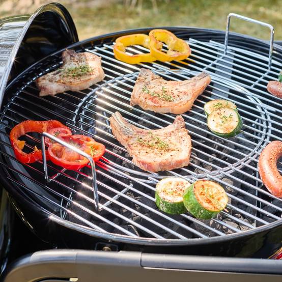 sweeek - Barbecue rond charbon de bois acier émaillé Ø53cm. grill noir avec chariot - Maurice | sweeek - Image 1