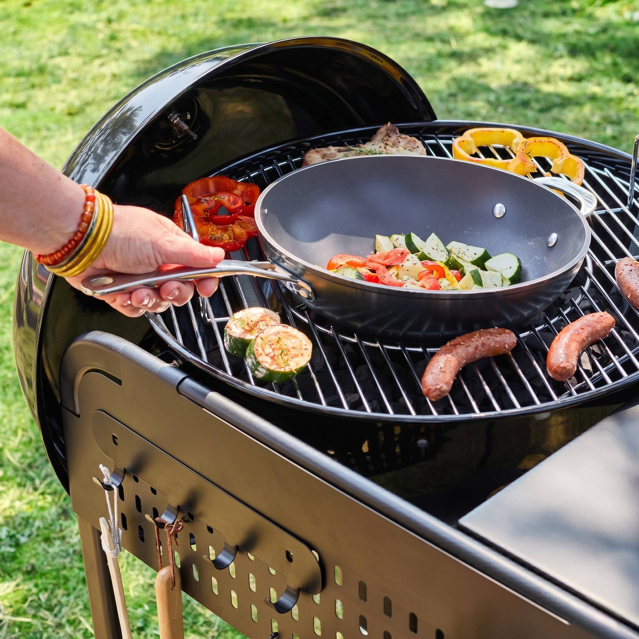 sweeek - Barbecue rond charbon de bois acier émaillé Ø53cm. grill noir avec chariot - Maurice | sweeek - Image 7
